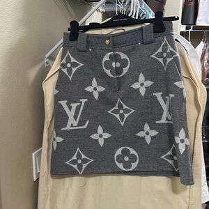 lV skirt 100% authentic